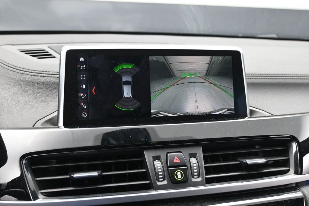Used 2020 White BMW sDrive28i image 17