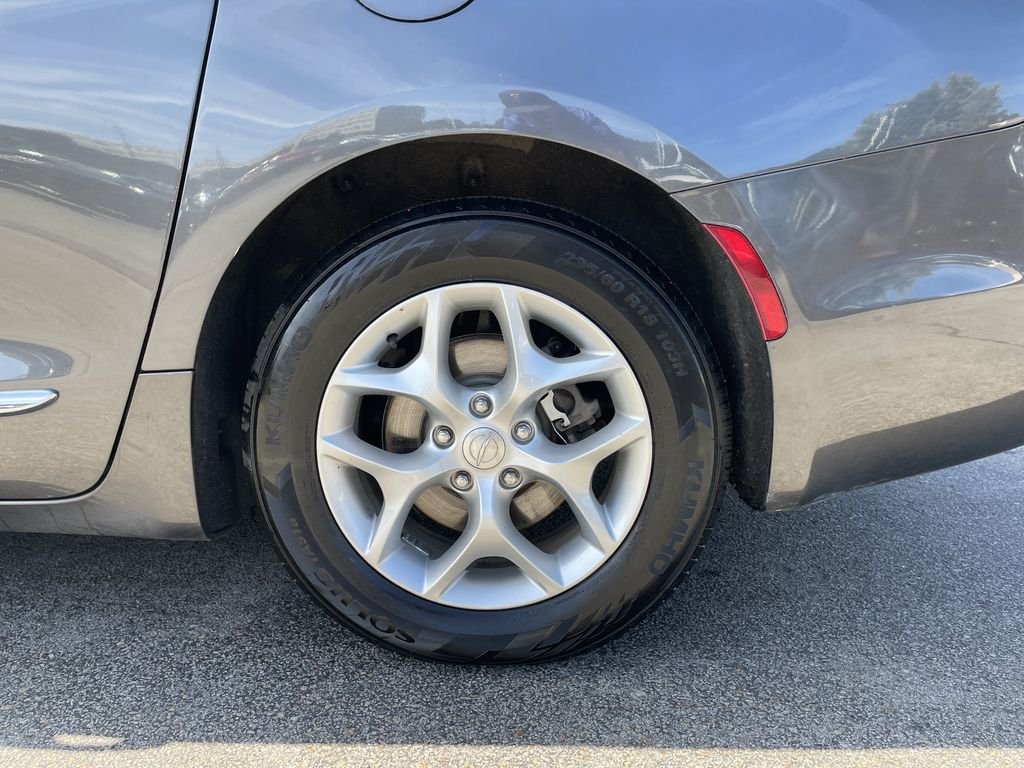 Certified Used 2019 Gray Chrysler Limited image 10