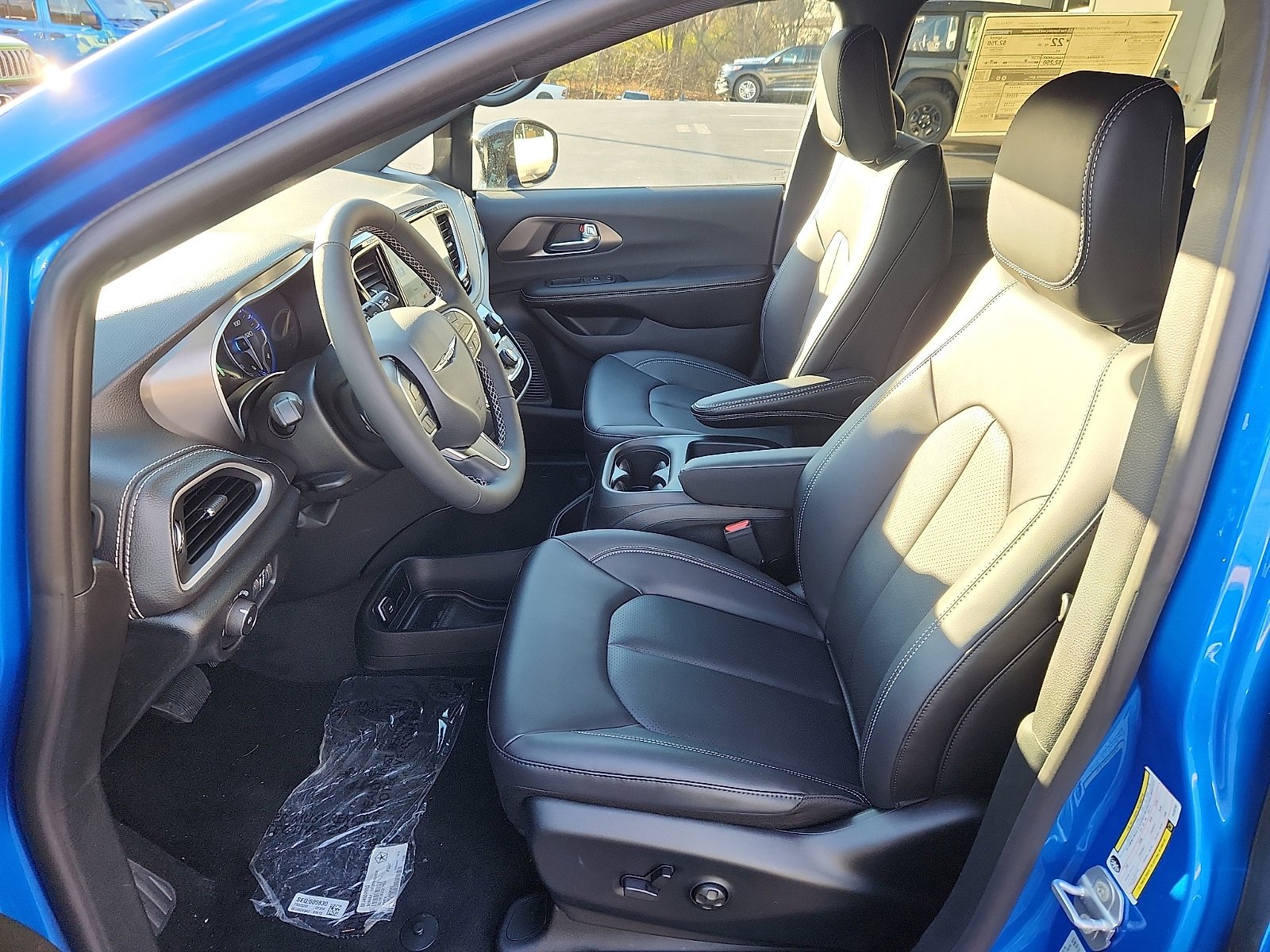 New 2026 Hydro Blue Pearl-Coat Exterior Paint Chrysler Select image 9