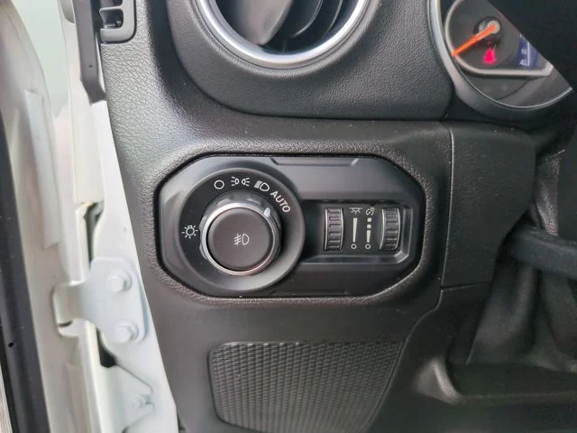 Used 2019 White Jeep Unlimited Sahara image 26