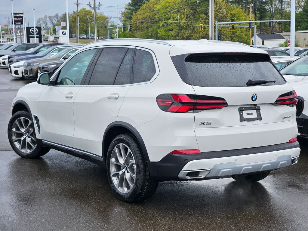 New 2026 Alpine White BMW xDrive40i image 3