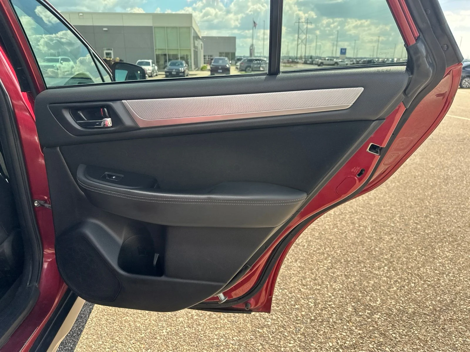 Used 2018 Red Subaru 2.5i Premium image 31