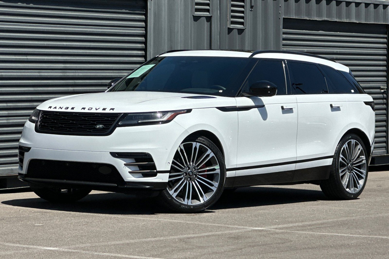 Used 2024 WHITE Land Rover Dynamic SE image 1