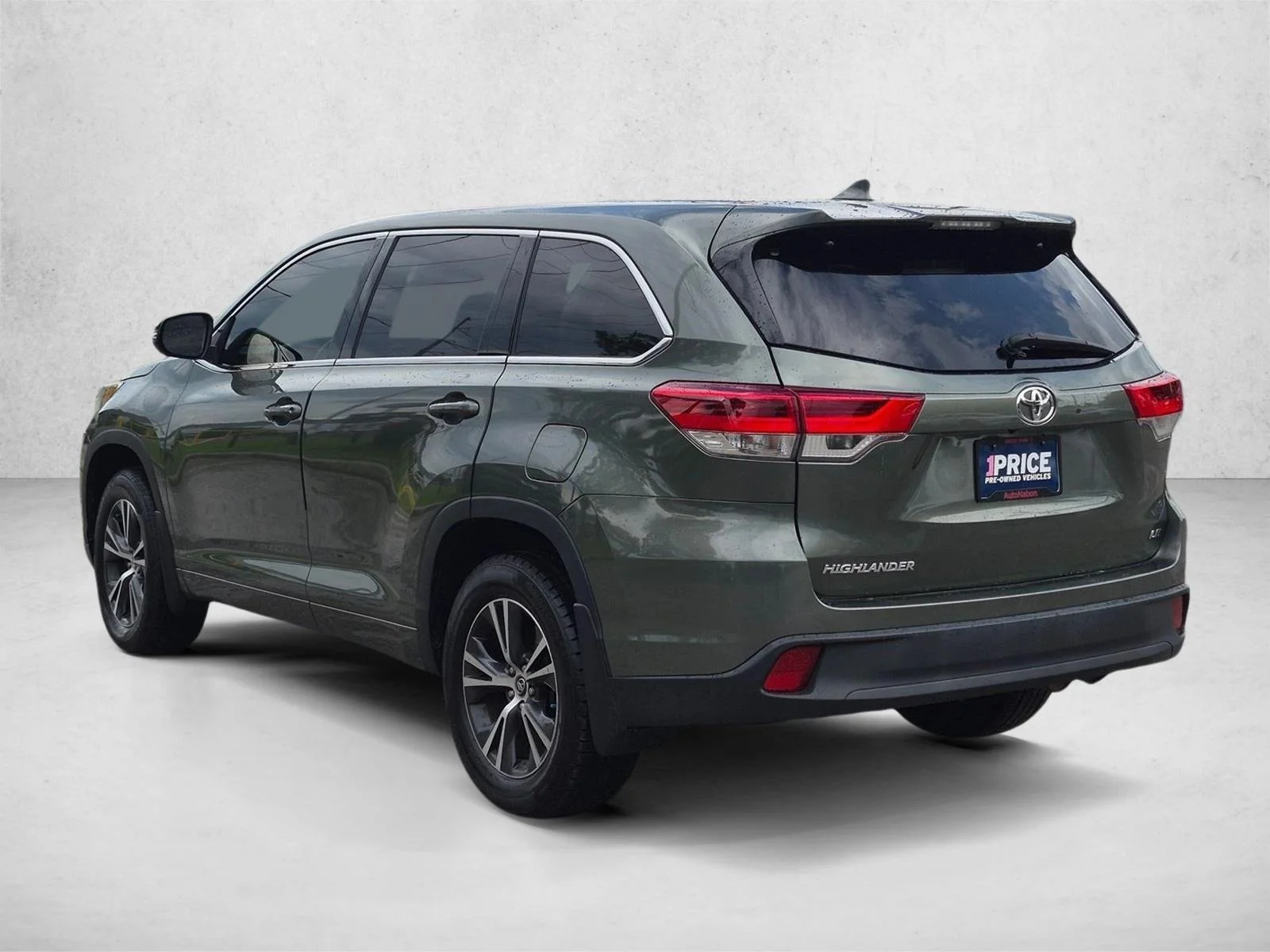 Used 2018 Alumina Jade Metallic Toyota LE Plus image 8
