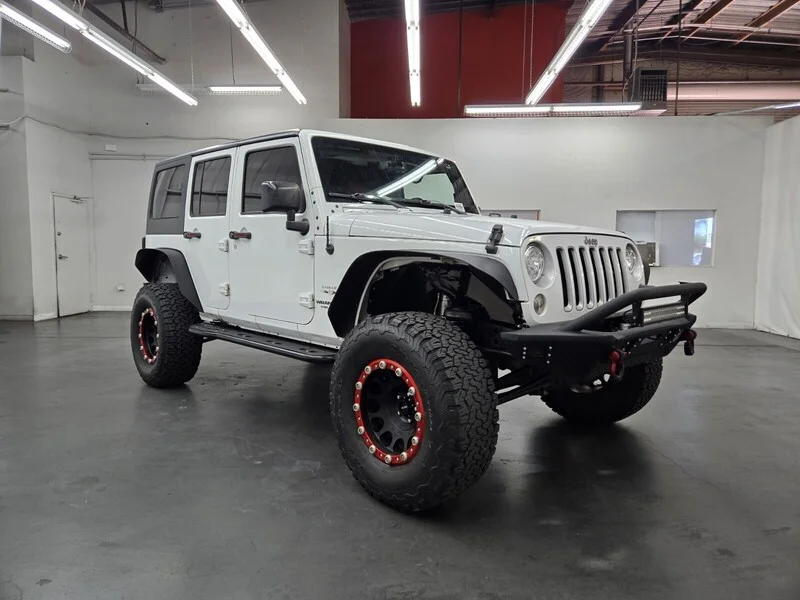 Used 2017 Bright White Clearcoat Jeep Sahara image 4