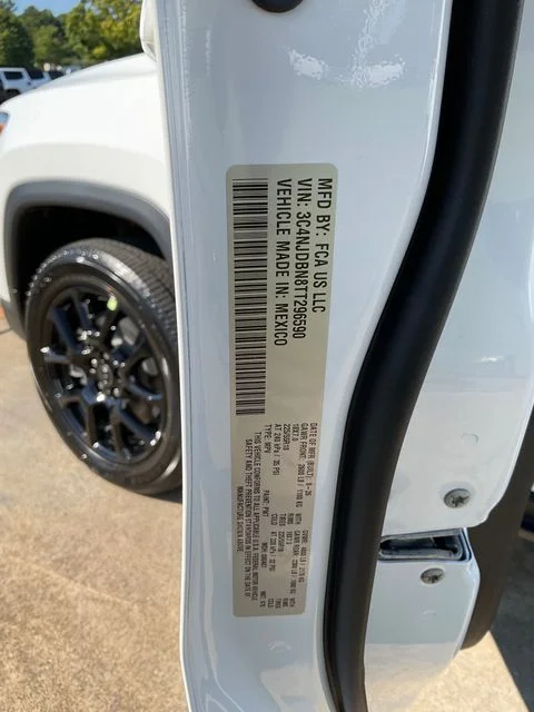 New 2026 Bright White Clearcoat Jeep Latitude image 29