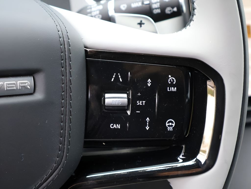 New 2026 Fuji White Land Rover  image 32