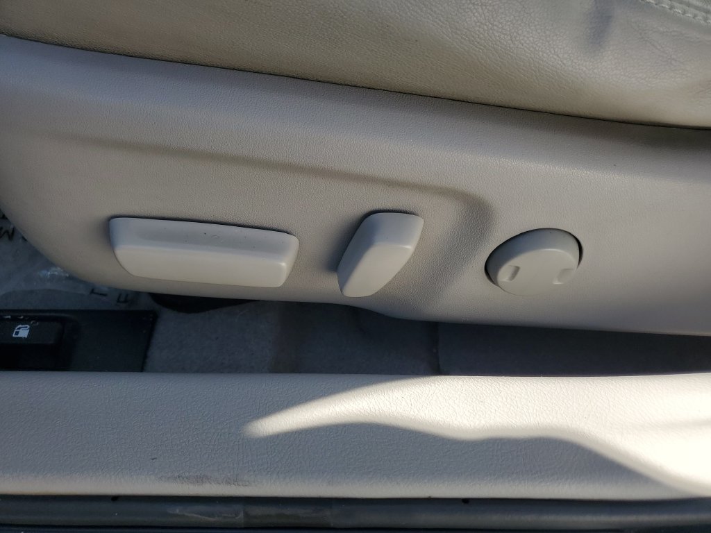 Used 2013 Cosmic Gray Mica Toyota XLE image 21
