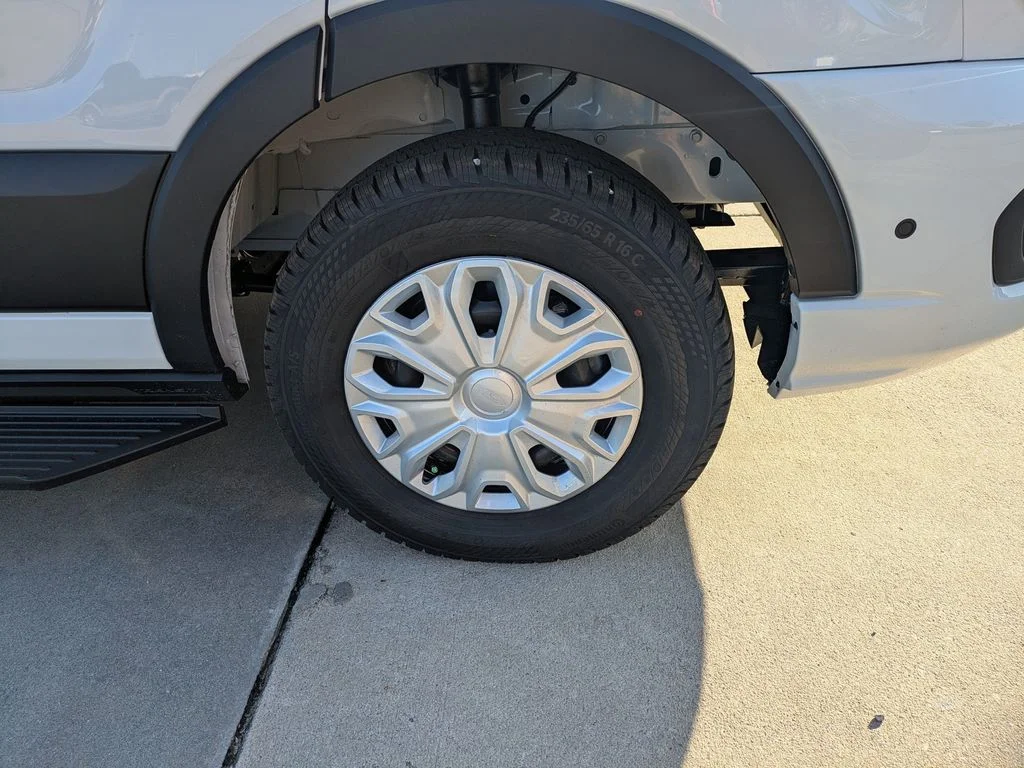 New 2026 Oxford White Ford XLT image 10