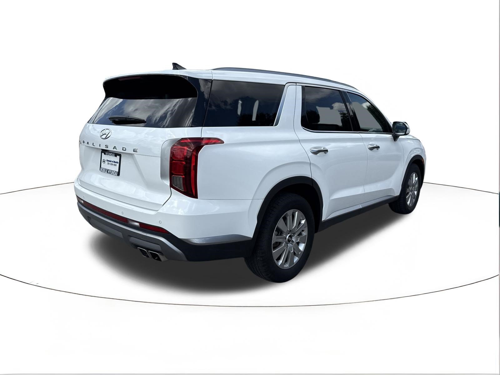 Certified Used 2024 Hyper White Hyundai SEL 7P image 3