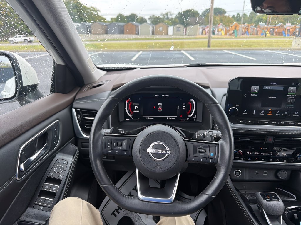 Used 2023 White Nissan Platinum image 18