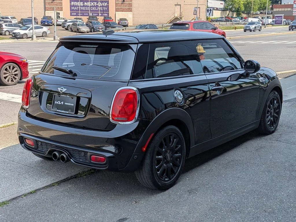 Used 2018 Black MINI Base image 6