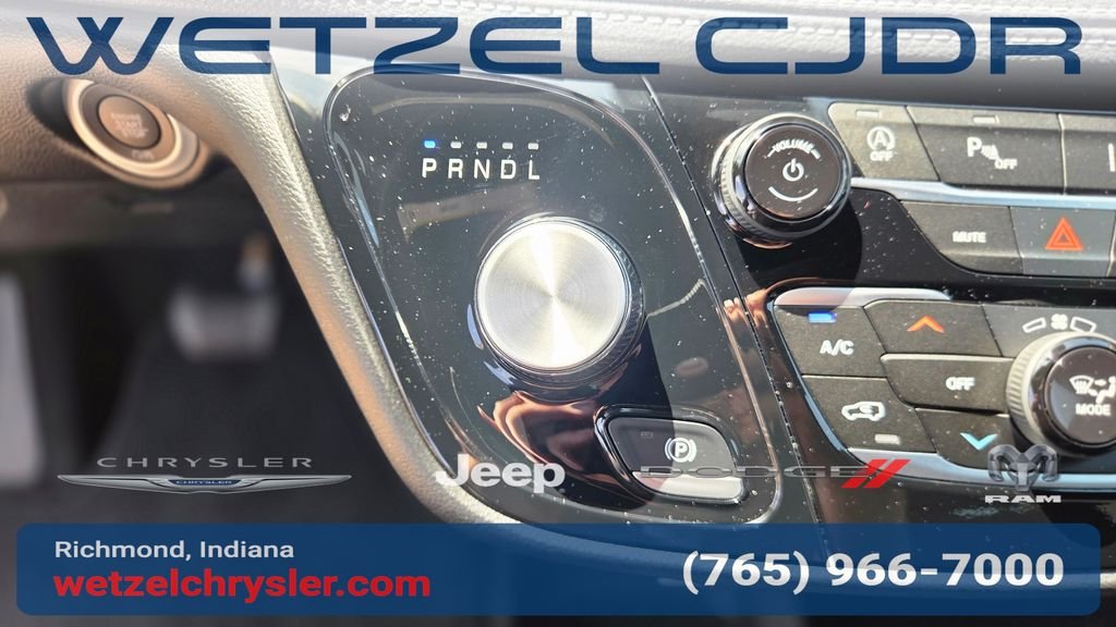 New 2027 Red Hot Pearl-Coat Exterior Paint Chrysler Select image 27