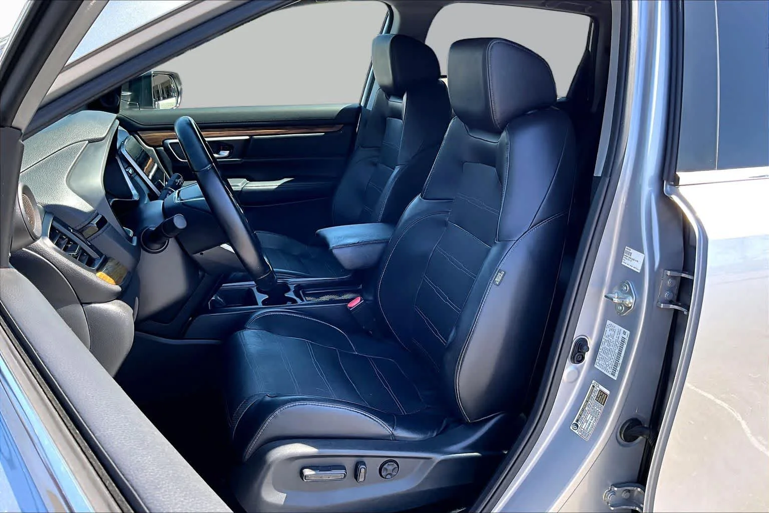 Used 2018 Lunar Silver Metallic Honda Touring image 7