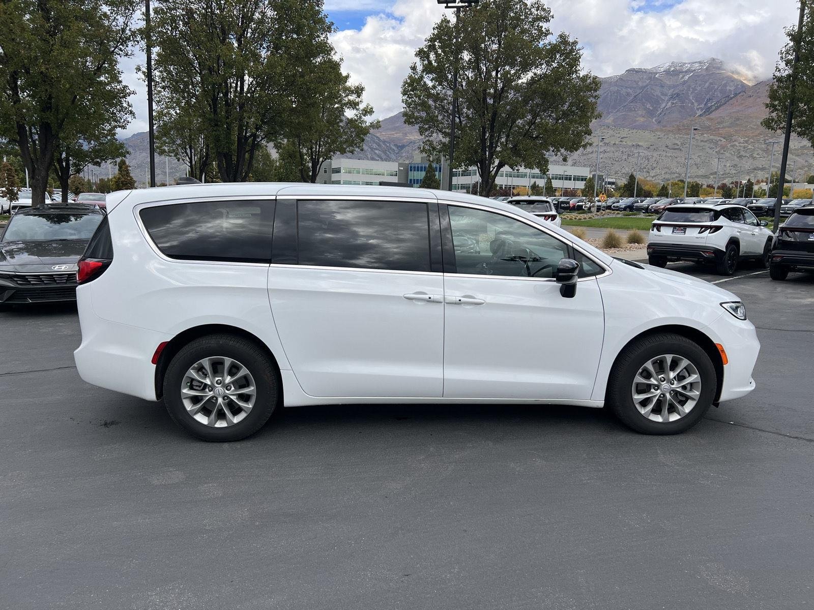 Used 2026 Bright White Clearcoat Chrysler Limited image 17