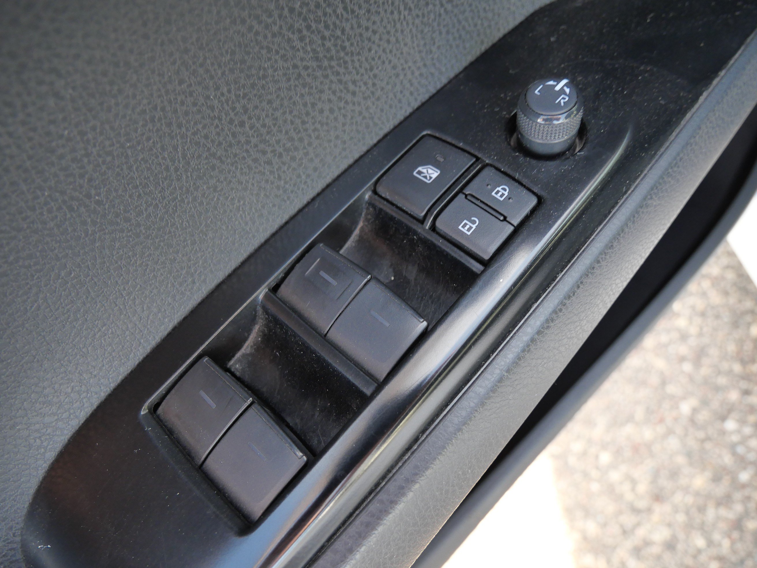 Used 2025 Ice Cap Toyota SE image 19