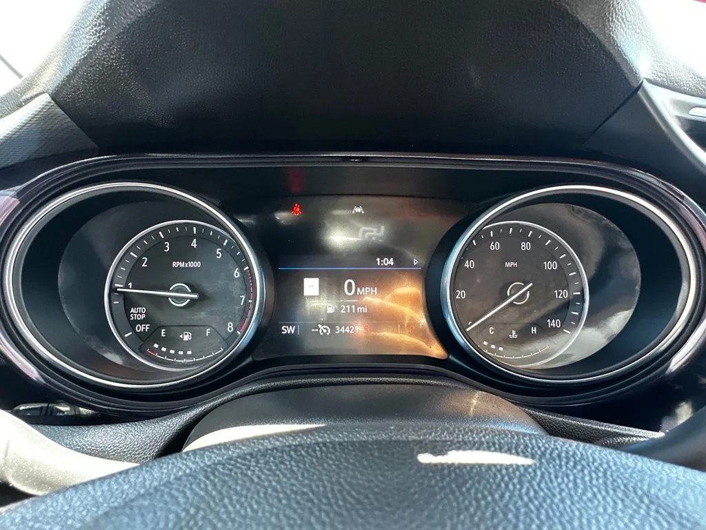 Used 2020 White Buick Essence image 25