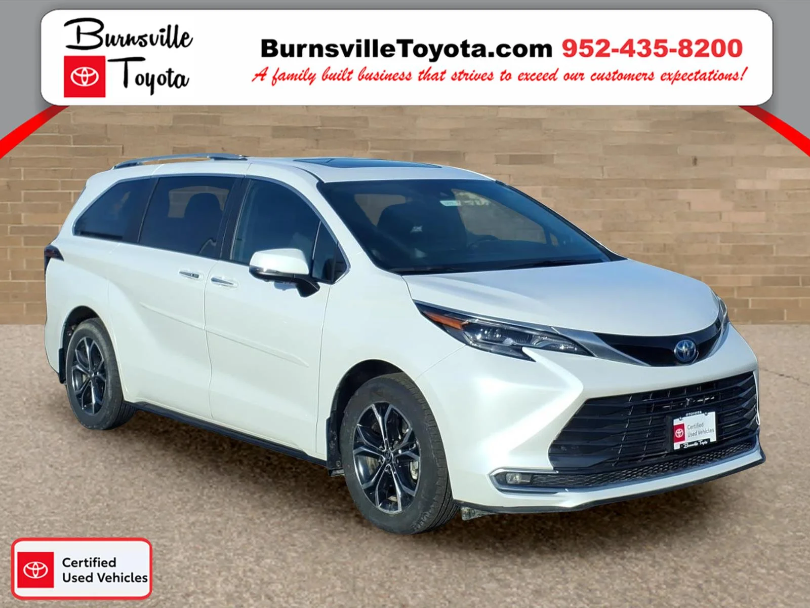 Certified Pre-Owned 2025 Toyota Sienna Platinum 4D Passenger Van