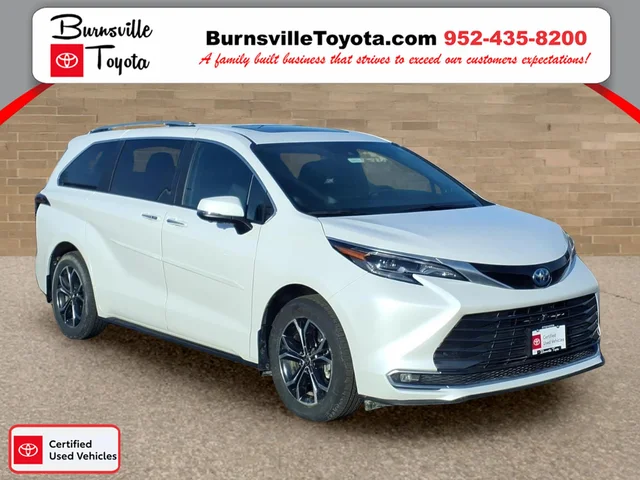 Certified Pre-Owned 2025 Toyota Sienna Platinum 4D Passenger Van