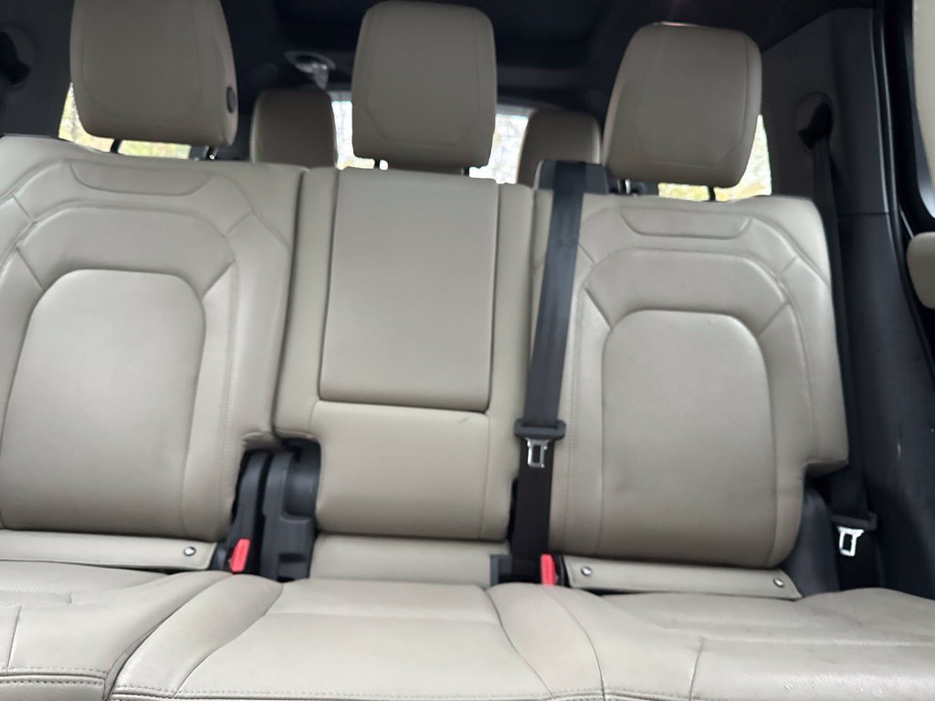 Used 2023 Black Land Rover SE image 21