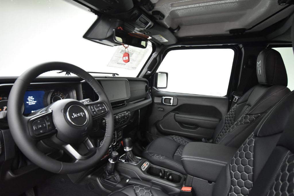 New 2026 Black Clear-Coat Exterior Paint Jeep Rubicon image 38