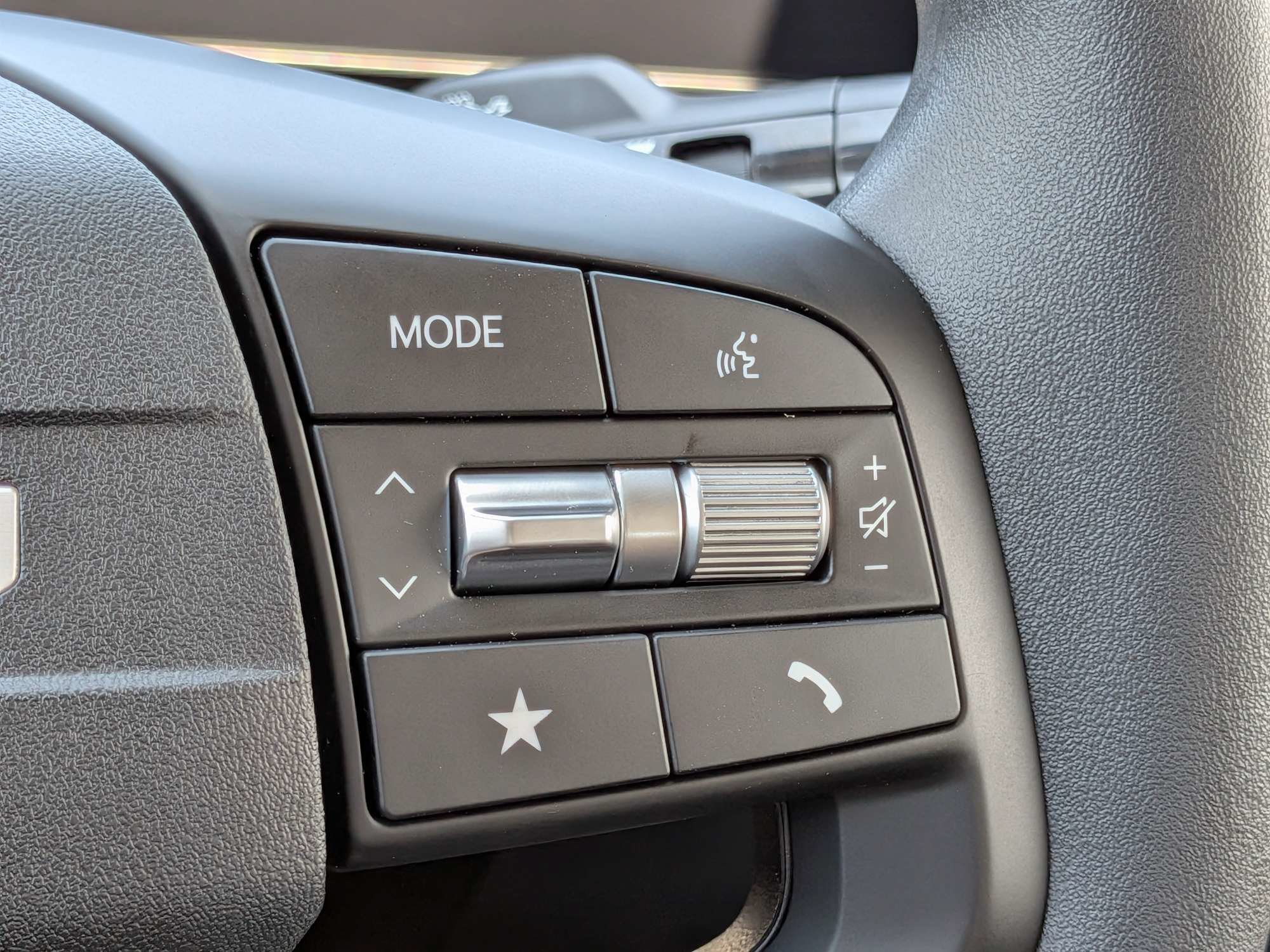 New 2026 Snow White Pearl Kia LX image 30
