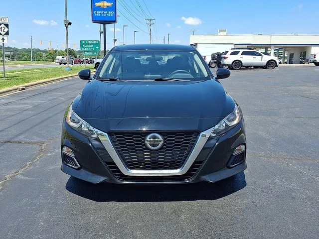 Used 2020 Black Nissan 2.5 S image 2