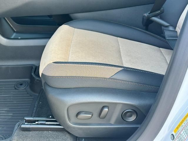 New 2027 Polar White Tricoat Chevrolet ACTIV image 10