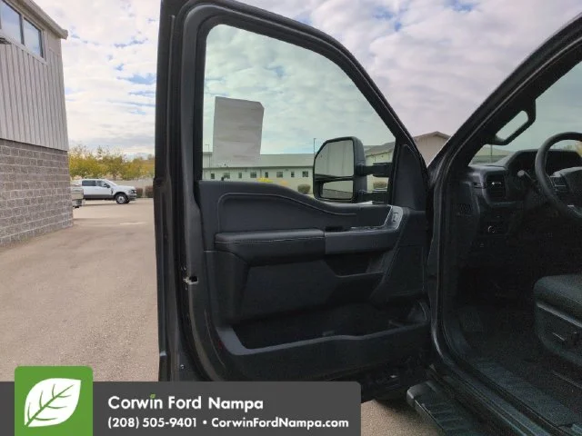 New 2026 Carbonized Gray Metallic Ford XLT image 10