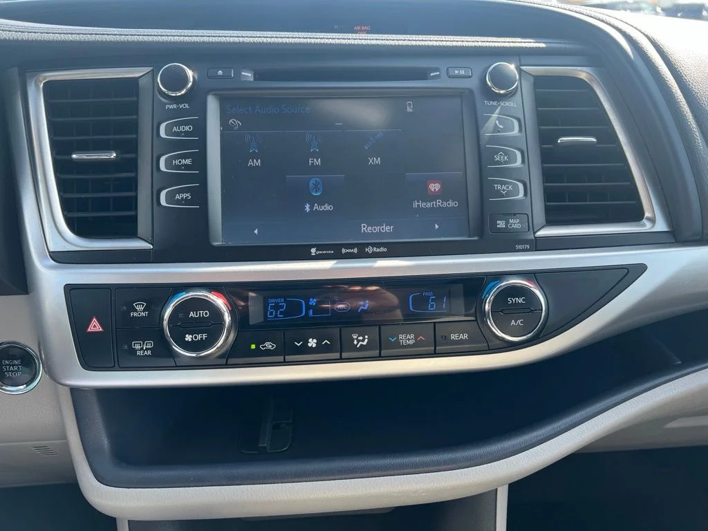 Used 2017 Blizzard Pearl Toyota XLE image 13