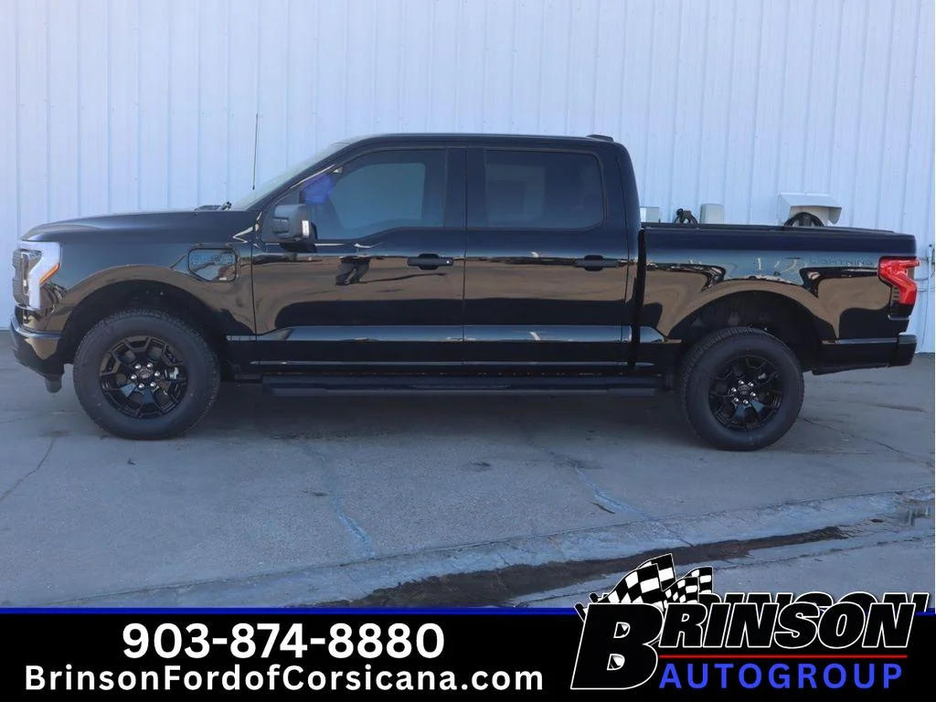 New 2025 Agate Black Metallic Ford XLT image 3