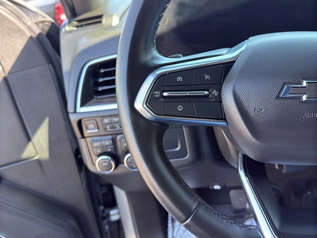 Used 2025 Gray Chevrolet Z71 image 23