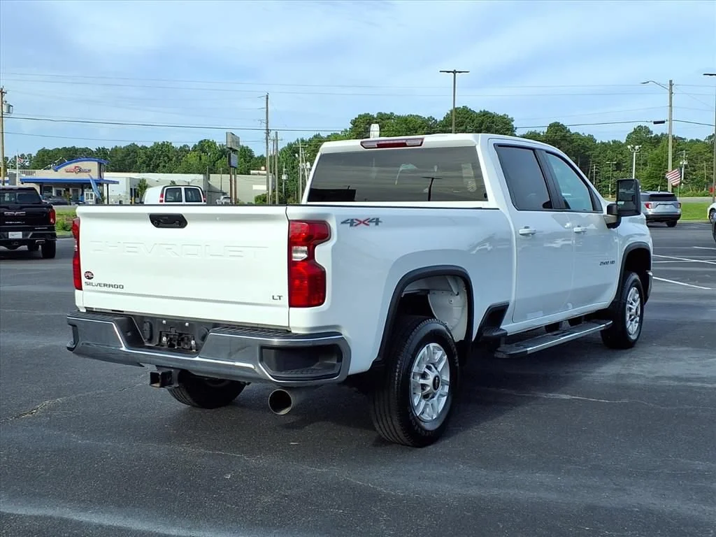 Used 2025 Summit White Chevrolet LT image 18