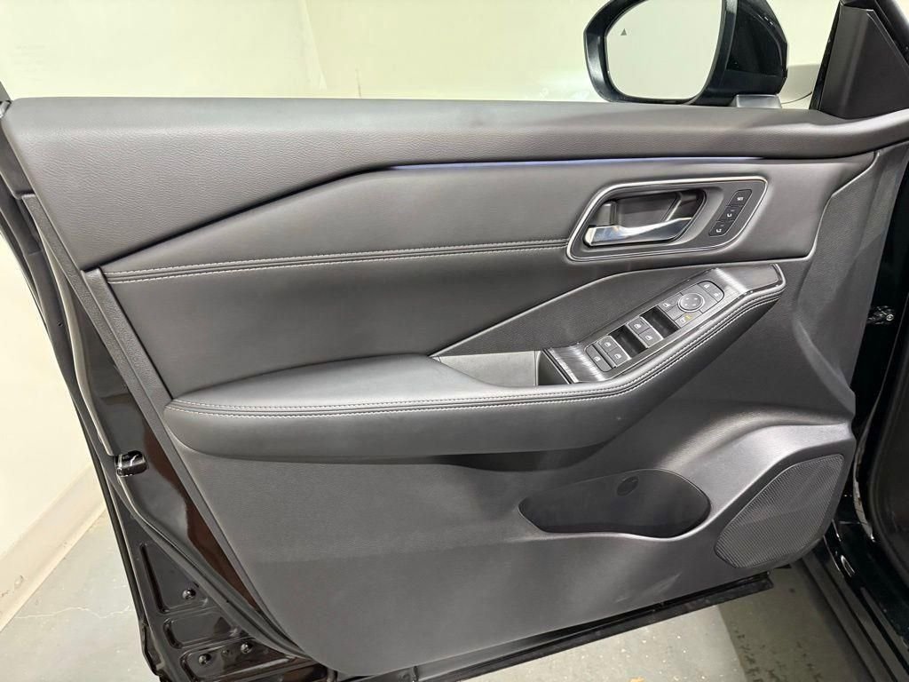 2026 Nissan Rogue Platinum - Photo 13