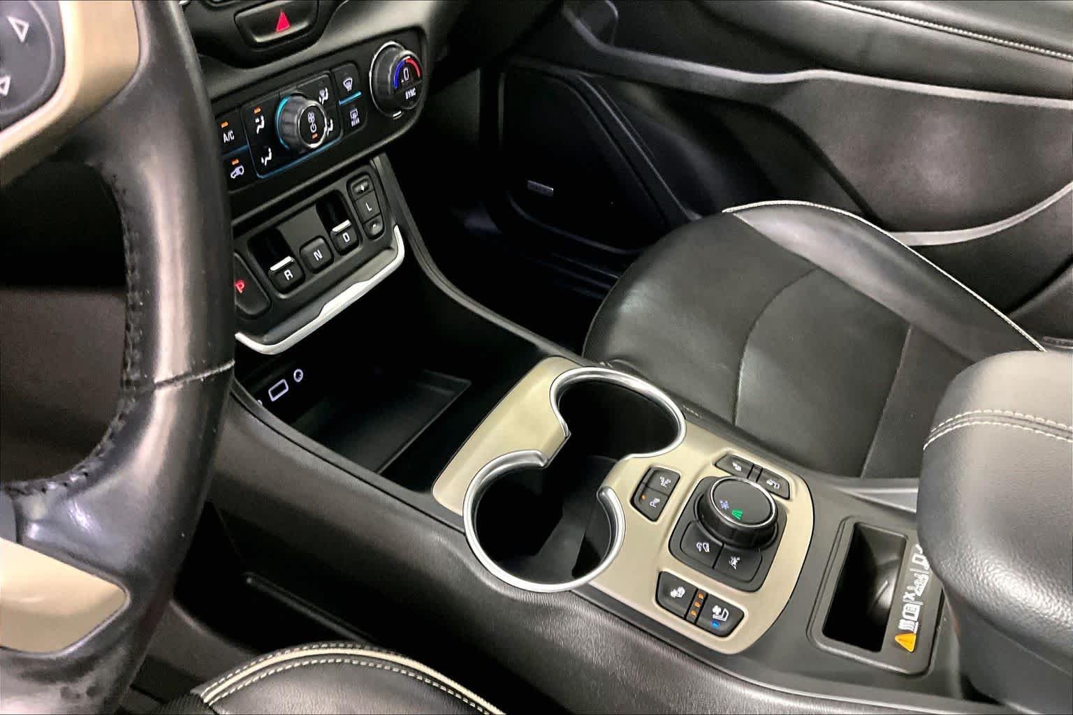 Used 2020 WHITE FROST TRICOAT GMC Denali image 15