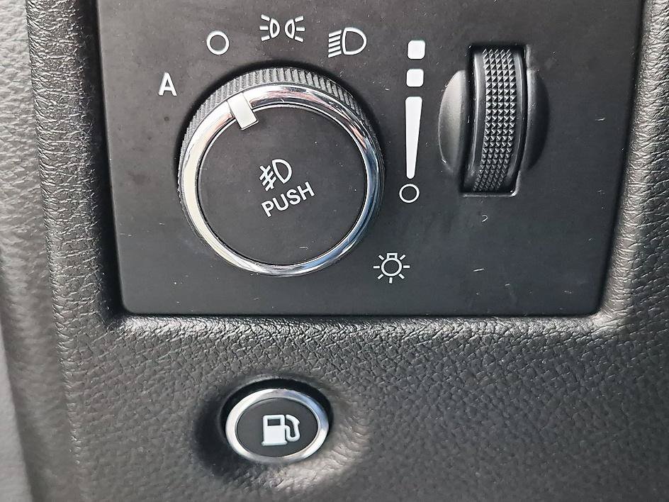 Used 2018 Granite Crystal Metallic Clearcoat Jeep Limited image 20