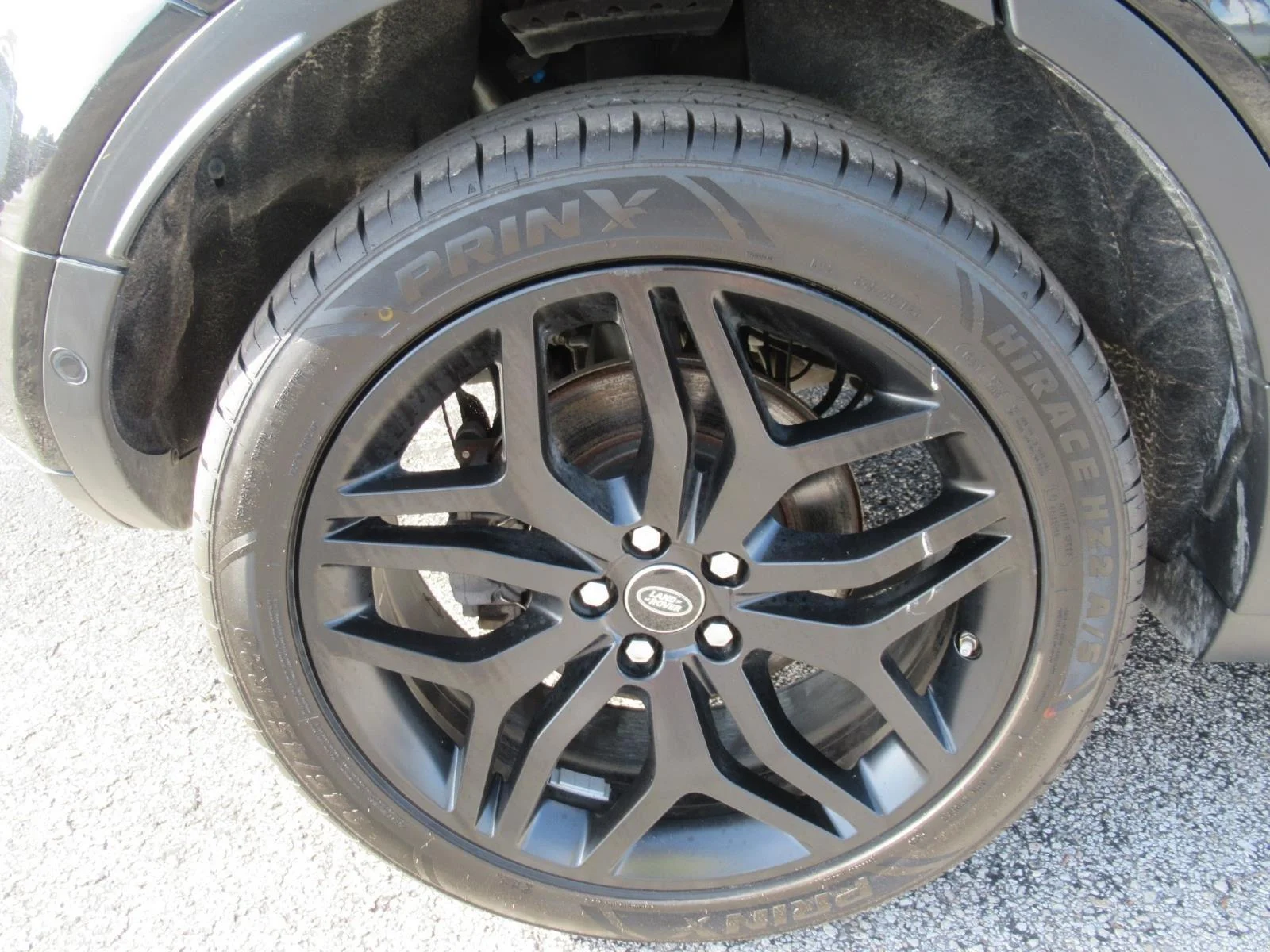 Used 2018 Santorini Black Land Rover HSE Dynamic image 8