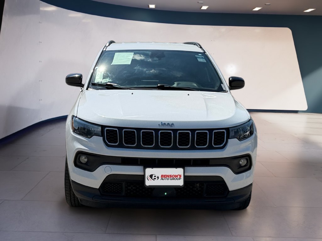 Used 2024 White Jeep Latitude image 8
