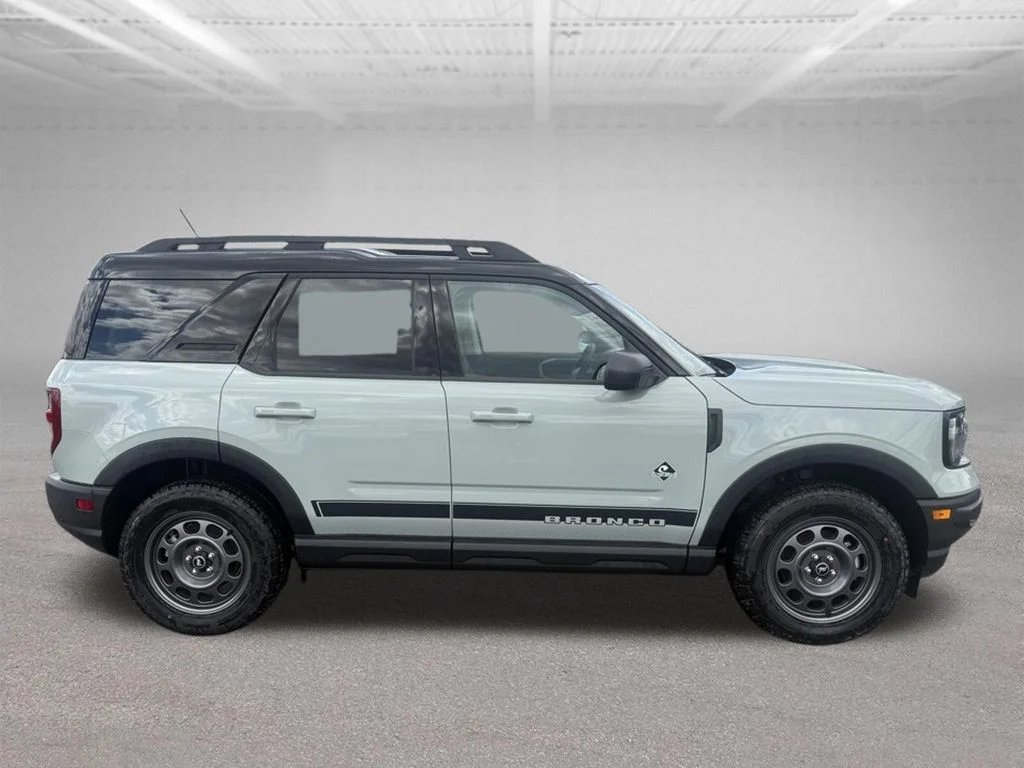 New 2024 Green Ford Outer Banks image 2