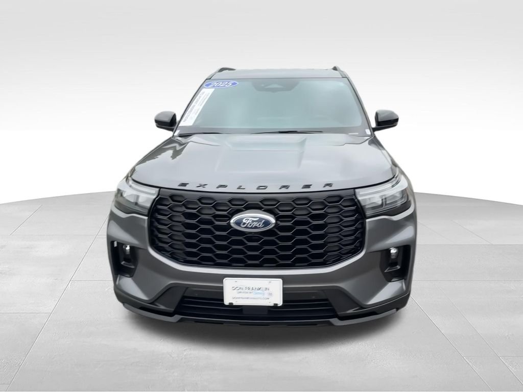Used 2025 Gray Ford ST-Line image 4