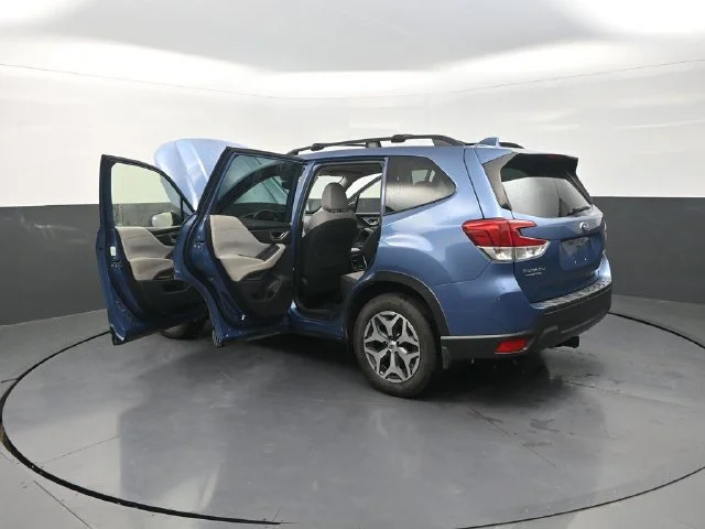 Used 2021 Blue Subaru Premium image 43
