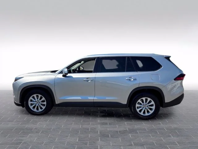 Used 2025 Silver Toyota XLE image 4