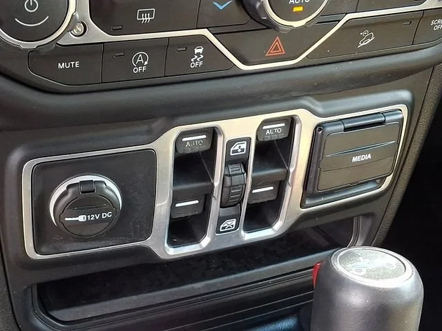 Used 2018 Gray Jeep Sahara 4x4 image 24
