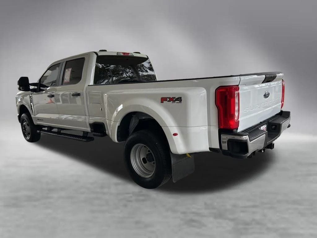 Used 2025 White Ford XL image 4