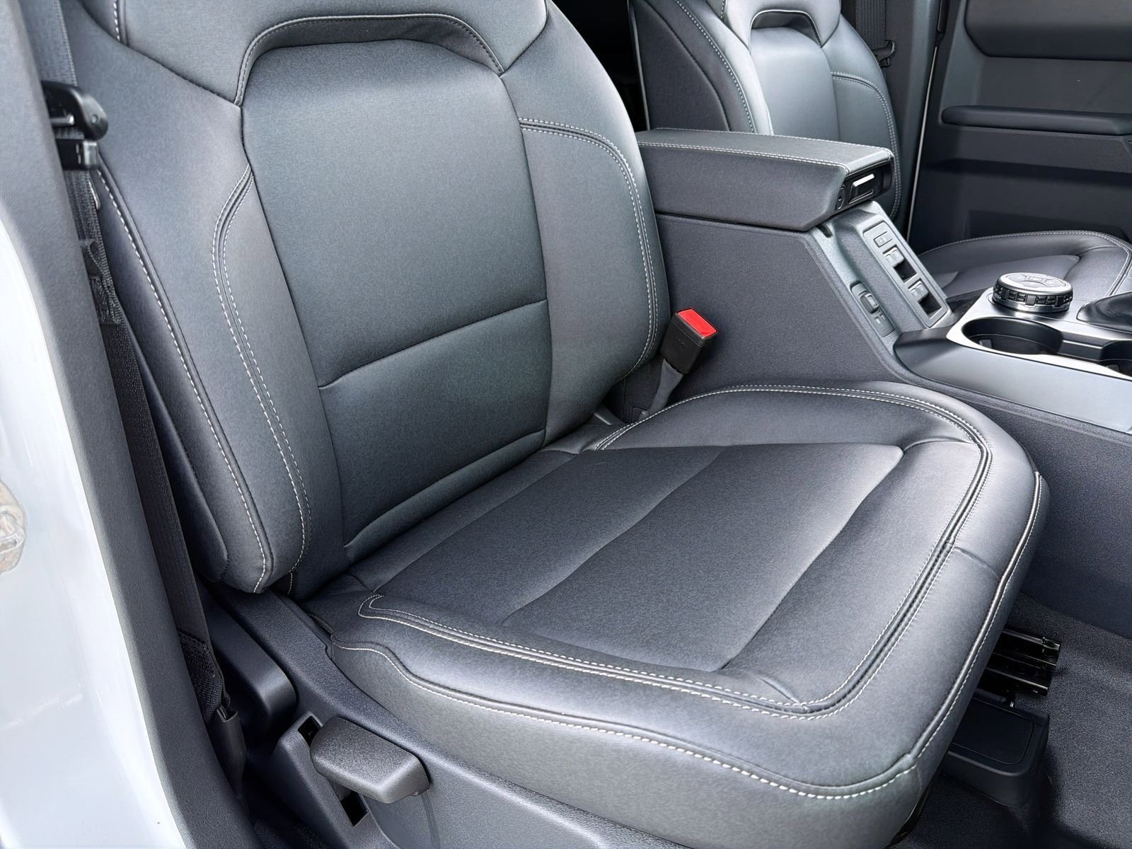 New 2025 Oxford White Ford Badlands® image 23