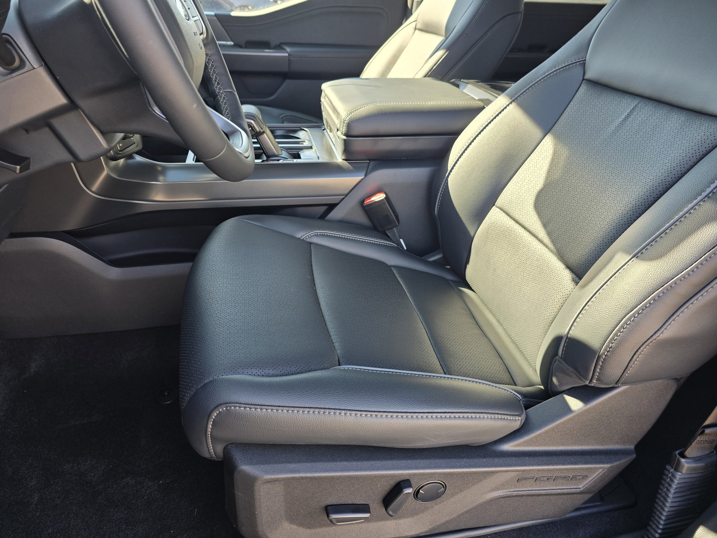 New 2026 Iconic Silver Metallic Ford LARIAT image 36