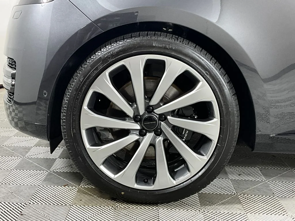 New 2026 Carpathian Grey Land Rover SE LWB 7-Seats / V8 image 9