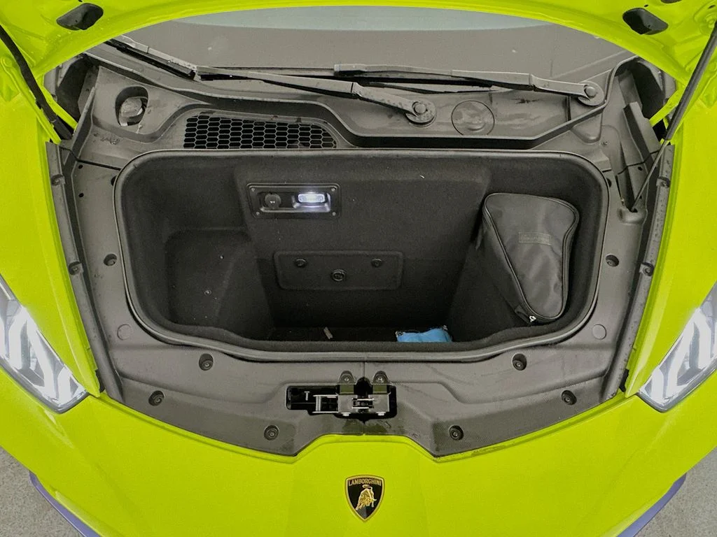 Used 2020  Lamborghini  image 28