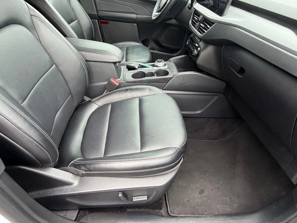 Used 2025 Silver Ford Platinum image 41