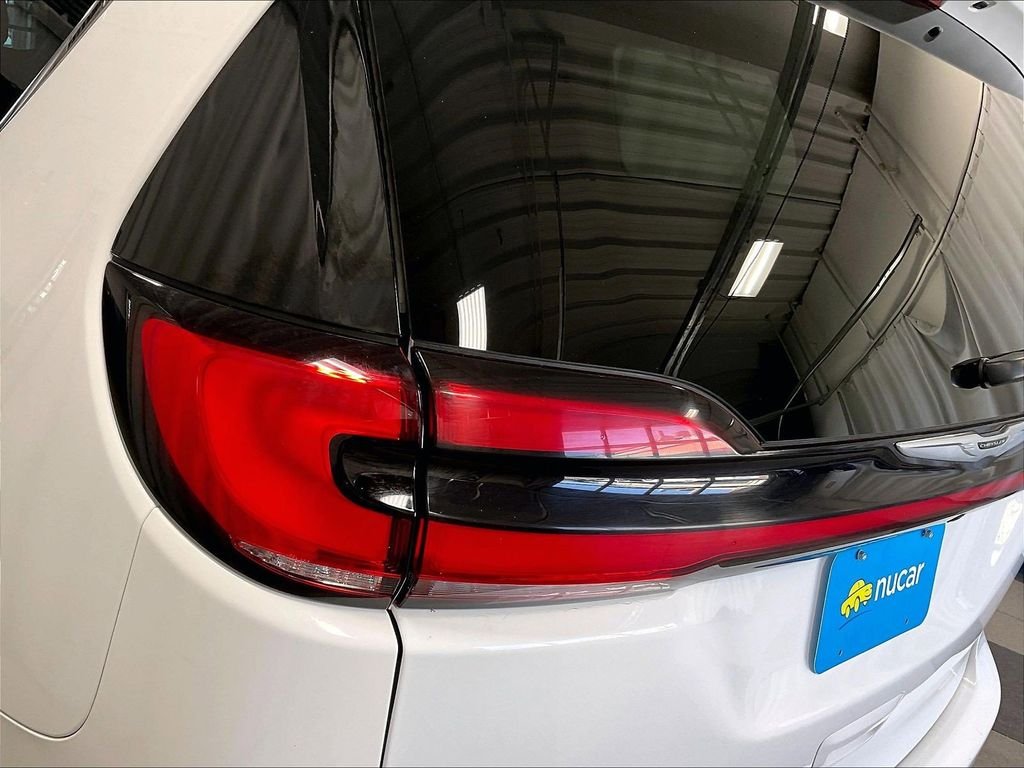 Used 2023 White Chrysler Touring L image 33